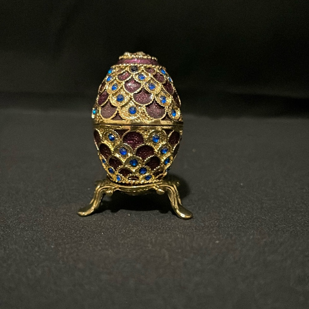 Art form fine collectibles Lauren trinket box. Release No.5